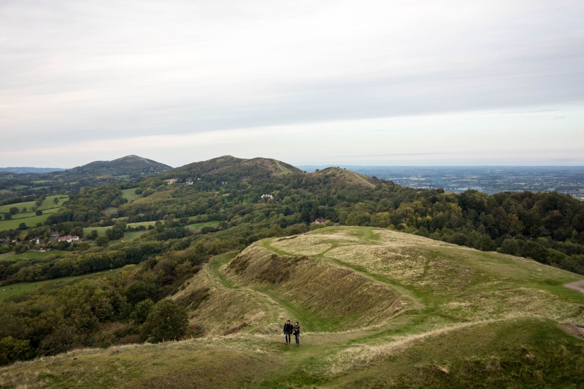 couple-walking-along-hills-in-winter-malvern-hills-worcestershire-herefordshire