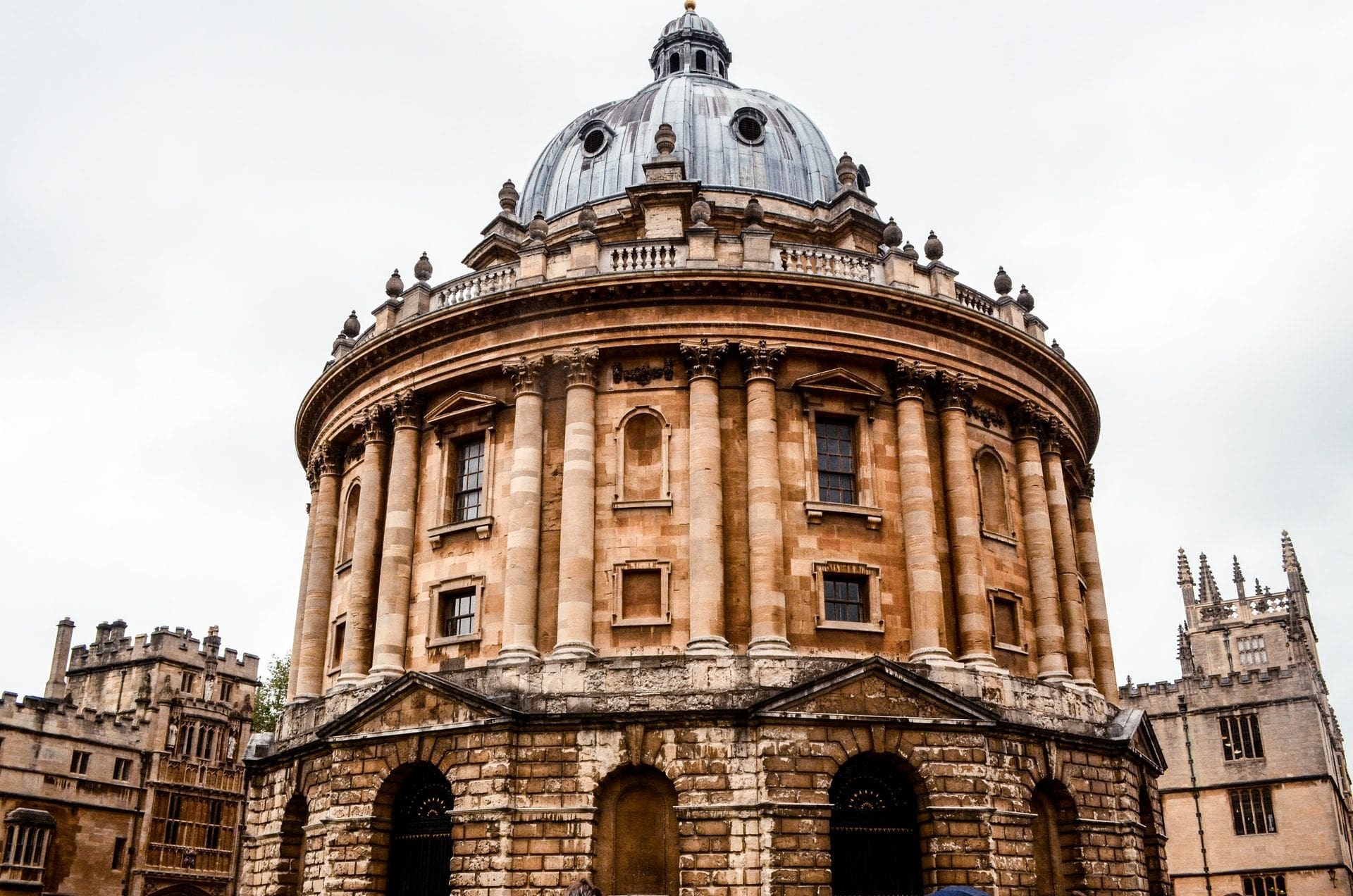 radcliffe-camera-old-historic-building-domed-library-and-tourist-attraction-oxford-university